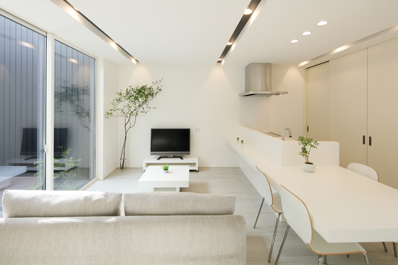 【リビング】光と風を十分に感じられるリビング